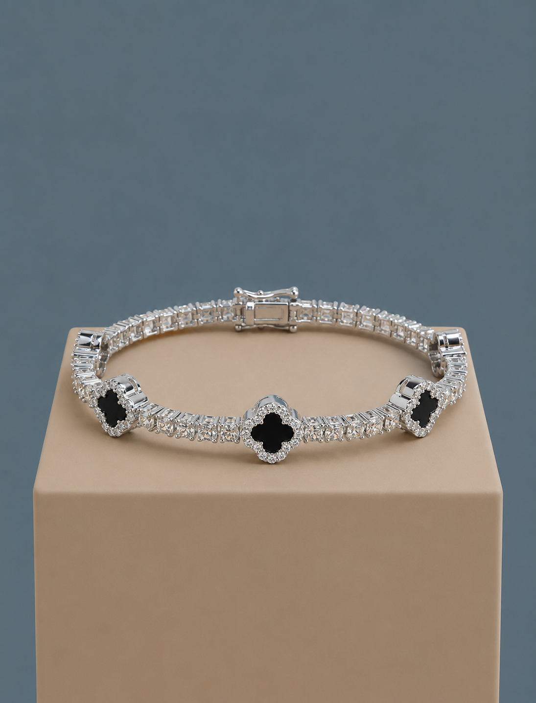 Four Leaf Clover Tennis Bracelet VVS D Moissanite